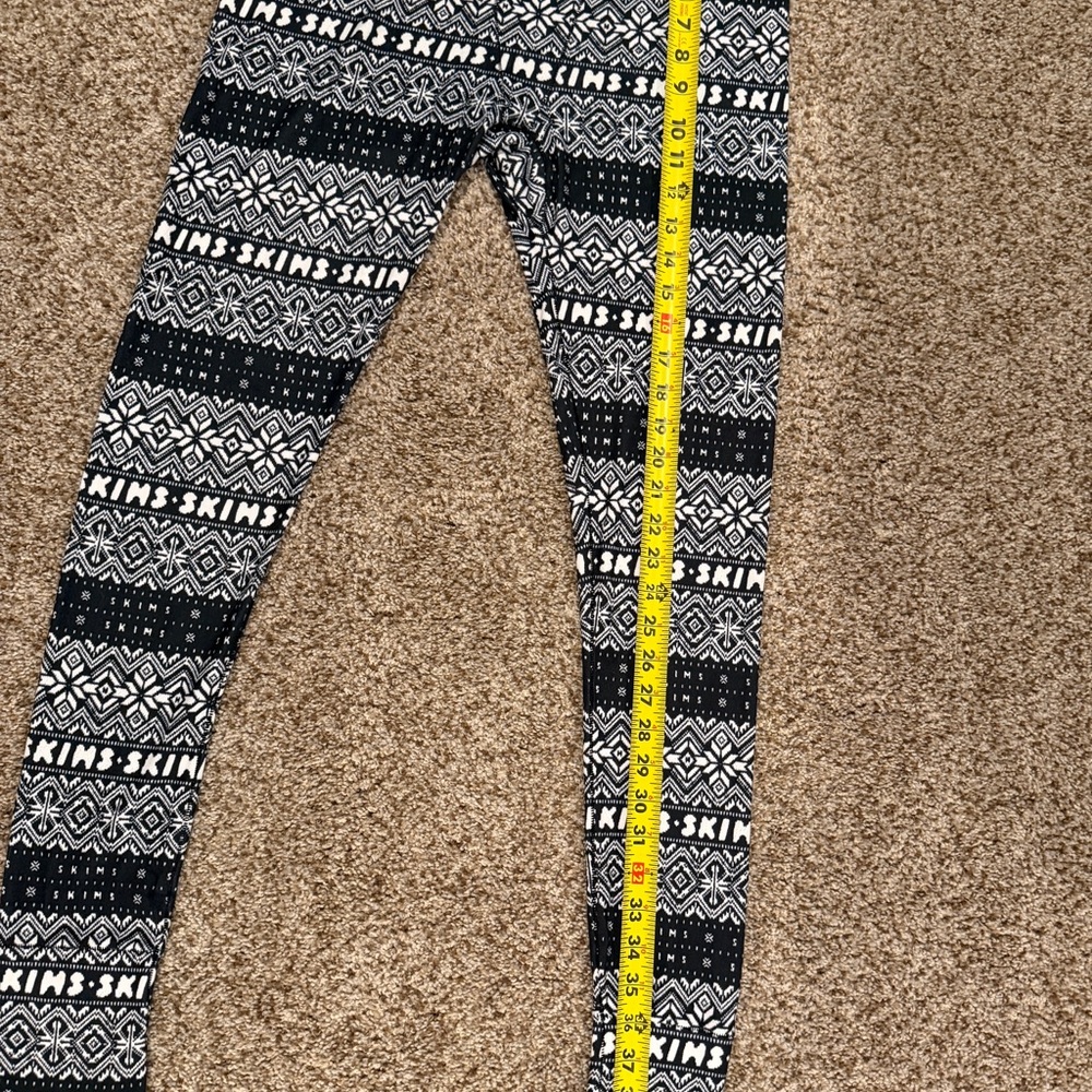 SKIMS Plush Hensley Pajama set black and white color. Top is XL NwT  bottom is L - Picture 12 of 14